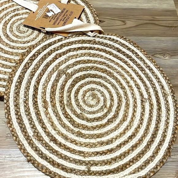 Novo jute kitchen placemats Spiral Tan Cream Set of 4 NWT 15” Round Boho Chic - Picture 5 of 7